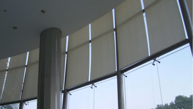 工程办公卷帘窗帘玻璃纤维面料有哪些优点？
